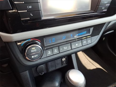 Used 2016 Toyota Corolla LE image 20
