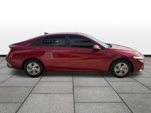 Used 2024 Hyundai Elantra SE image 6