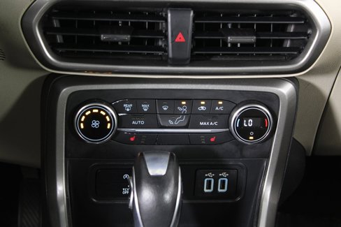 Used 2020 Ford EcoSport SE w/ SE Convenience Package image 16