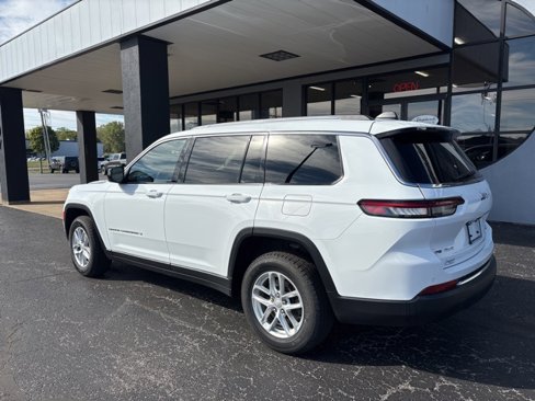 Used 2023 Jeep Grand Cherokee L Laredo image 4