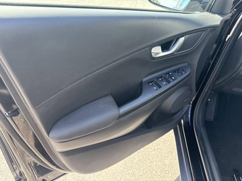 Used 2022 Hyundai Kona Limited image 17