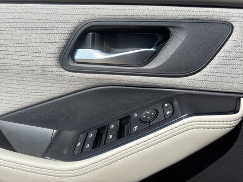 Used 2021 Nissan Rogue SV image 23