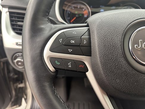 Used 2016 Jeep Cherokee Limited image 29