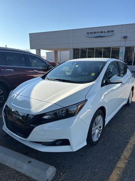 Used 2023 Nissan Leaf S image 1