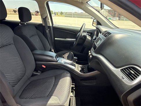 Used 2018 Dodge Journey SE image 30