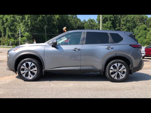 Used 2023 Nissan Rogue SV image 3
