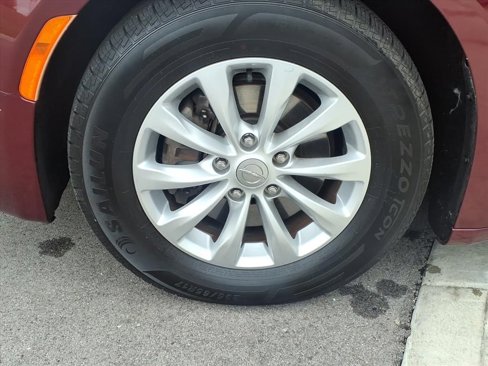 Used 2017 Chrysler Pacifica Touring-L image 24