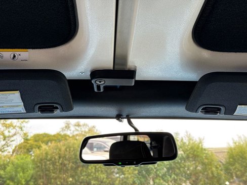 Used 2015 Jeep Wrangler Unlimited Rubicon w/ Connectivity Group image 23