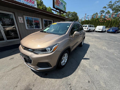 Used 2018 Chevrolet Trax LT w/ LT Convenience Package image 4