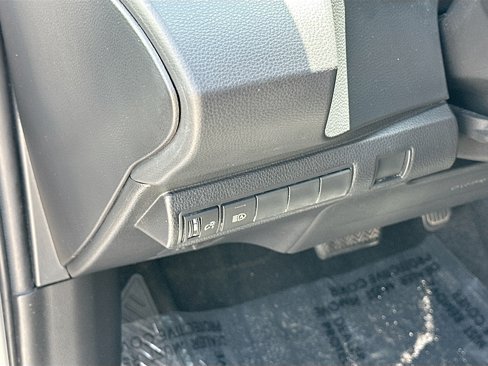 Used 2022 Toyota Corolla LE image 10