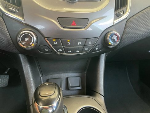 Used 2018 Chevrolet Cruze LT w/ Convenience Package image 13