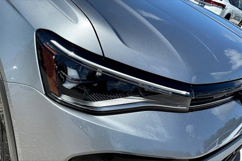 Certified 2025 Volkswagen Taos SE image 12