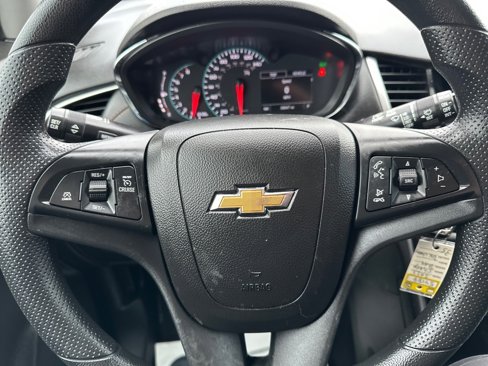 Used 2021 Chevrolet Trax LS w/ Tint and Cruise Package image 12