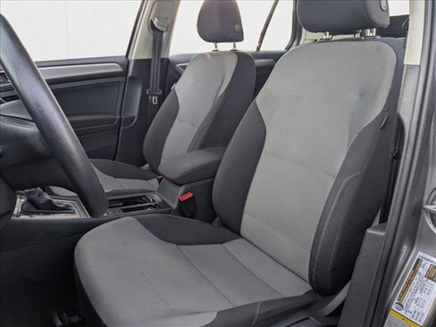 Used 2015 Volkswagen e-Golf SEL Premium image 17