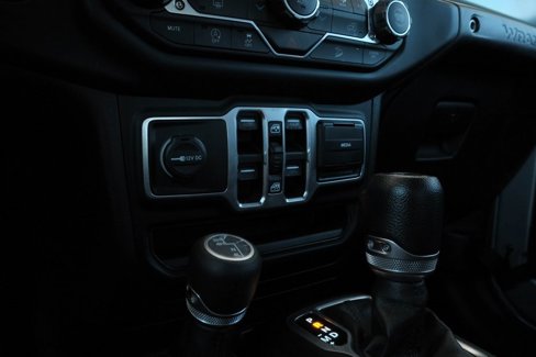 Used 2018 Jeep Wrangler Unlimited Sport S image 18