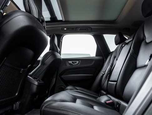 Used 2023 Volvo XC60 B5 Ultimate w/ Climate Package image 32