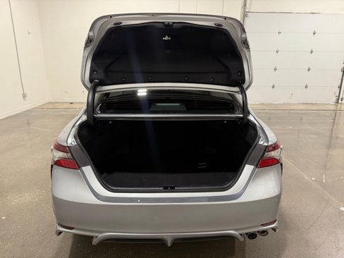 Used 2023 Toyota Camry SE image 9