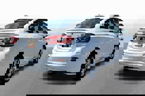 Used 2018 Chevrolet Cruze LT w/ Convenience Package image 2