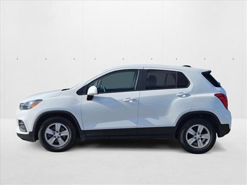 Used 2022 Chevrolet Trax LS w/ Tint and Cruise Package image 8