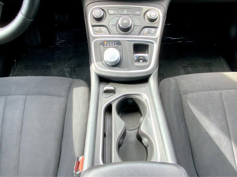 Used 2015 Chrysler 200 Limited w/ Convenience Group image 46