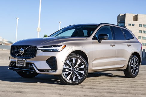 Used 2025 Volvo XC60 B5 Plus image 1