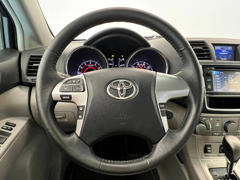Used 2013 Toyota Highlander SE image 17
