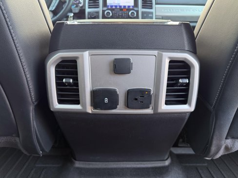 Used 2020 Ford F250 Lariat w/ Chrome Package image 32