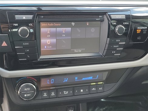 Used 2016 Toyota Corolla LE image 9