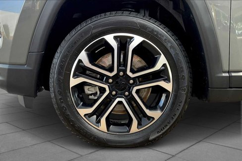 Certified 2024 Jeep Compass Limited image 10