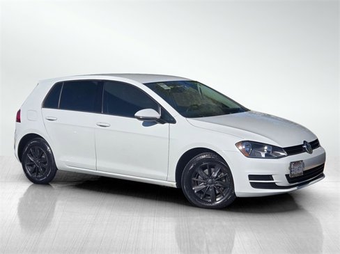 Used 2017 Volkswagen Golf S image 1