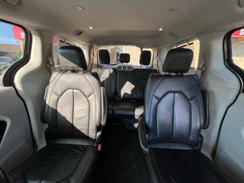 Used 2017 Chrysler Pacifica Touring-L image 23