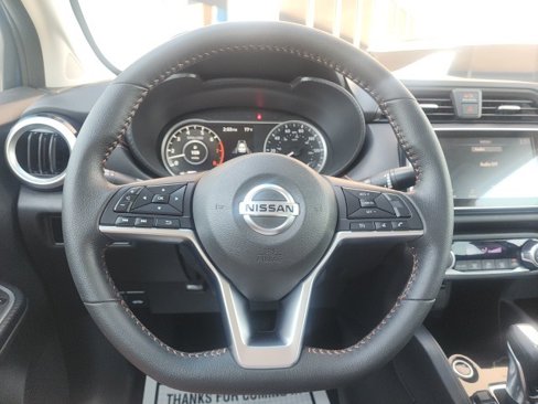 Used 2022 Nissan Versa SR image 28