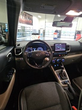 Used 2021 Hyundai Venue image 23