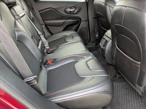 Used 2019 Jeep Cherokee Trailhawk image 17