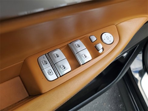 Used 2016 BMW 740i image 21