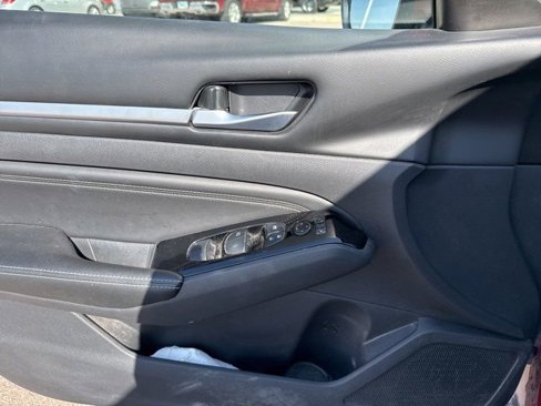 Used 2022 Nissan Altima 2.5 SV w/ SV Premium Package image 8