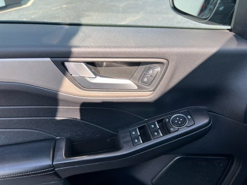 Used 2021 Ford Escape SEL image 18