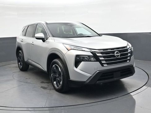 Used 2024 Nissan Rogue SV image 2