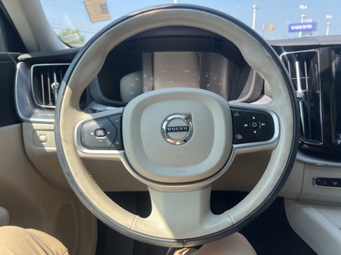Used 2020 Volvo XC60 T5 Momentum w/ Protection Package Premier image 14