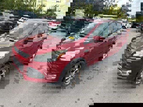 Used 2015 Ford Escape SE image 2