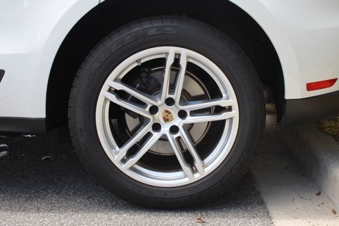 Certified 2024 Porsche Macan image 16