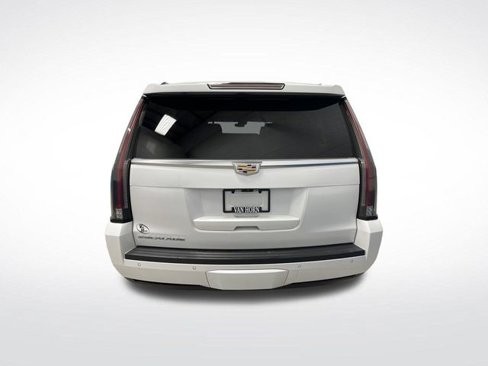 Used 2018 Cadillac Escalade ESV Premium Luxury image 16