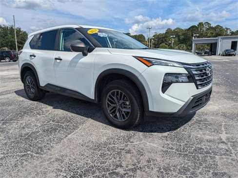 Used 2024 Nissan Rogue S image 2