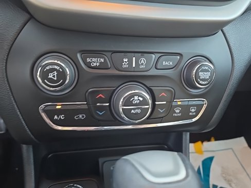 Used 2016 Jeep Cherokee Limited w/ Luxury Group image 11