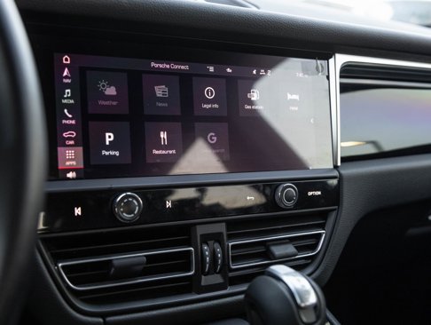 Certified 2022 Porsche Macan image 26
