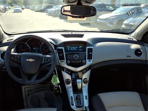 Used 2014 Chevrolet Cruze LS image 16
