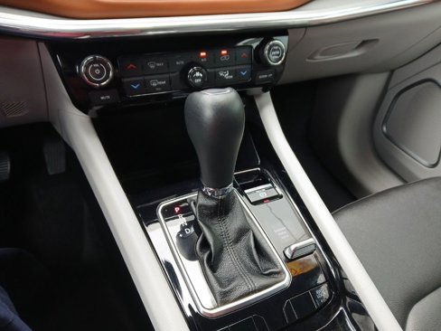 Used 2024 Jeep Compass Limited image 23