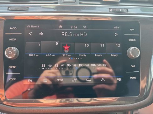 Certified 2022 Volkswagen Tiguan SE image 16