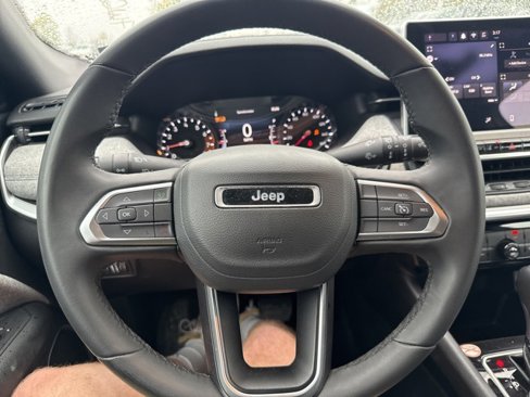 Used 2024 Jeep Compass Latitude image 13