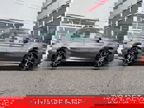 Used 2023 Toyota Camry SE image 1